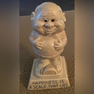 💙Wallace Berrie & Co. "Happiness Is A Scale That Lies" (9081) 1973 Man Figurine